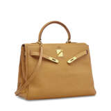 A SABLE CLÉMENCE LEATHER RETOURNÉ KELLY 35 WITH GOLD HARDWARE - photo 2