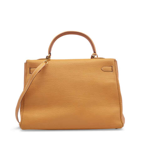 A SABLE CLÉMENCE LEATHER RETOURNÉ KELLY 35 WITH GOLD HARDWARE - photo 4
