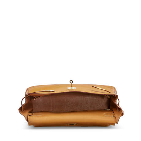 A SABLE CLÉMENCE LEATHER RETOURNÉ KELLY 35 WITH GOLD HARDWARE - photo 6
