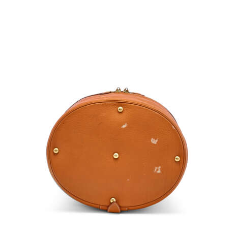 A GOLD CLÉMENCE LEATHER INNER CITY TRAVEL WITH GOLD HARDWARE - фото 4