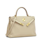 A PARCHEMIN CLÉMENCE LEATHER RETOURNÉ KELLY 35 WITH GOLD HARDWARE - фото 2