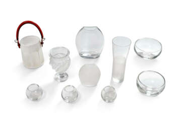 A SET OF TEN: FIVE GLASSES & FIVE GLASS VASES