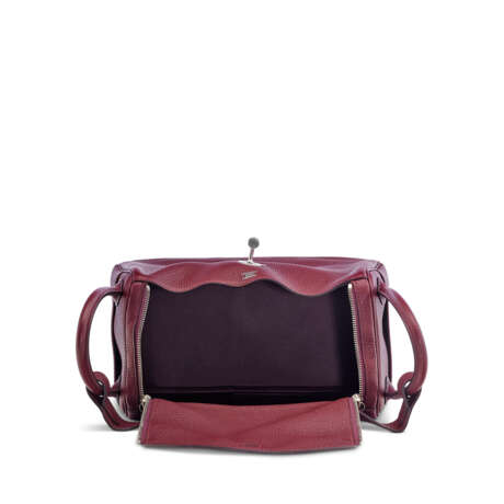 A BORDEAUX CLÉMENCE LEATHER LINDY 30 WITH PALLADIUM HARDWARE - Foto 5