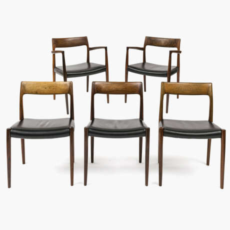 Zwei Armlehnstühle, drei Stühle (Modell 57 und 77) - Entwurf Niels O Möller für JL Moller, Dänemark, 1960er Jahre - photo 1