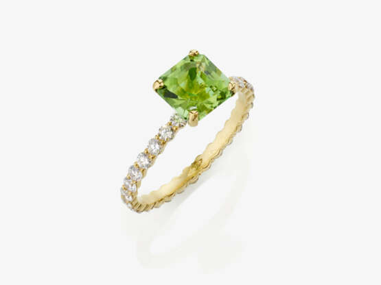 Zarter Ring verziert mit einem hellgrünen Turmalin und Brillanten - Italien - Foto 1