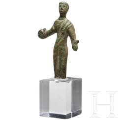 Bronzene Votivstatuette eines opfernden Mannes, etruskisch, 5. - 3. Jhdt. v. Chr.