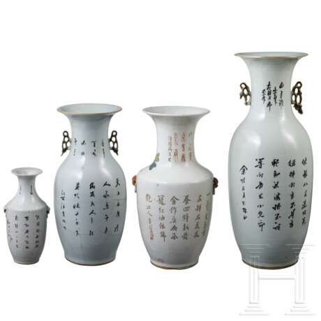 Vier Famille-rose- und Qianjiang-Cai-Vasen, China, wohl späte Qing-Dynastie (1901 - 1911) oder Republik von China (1912 - 1949) - Foto 1