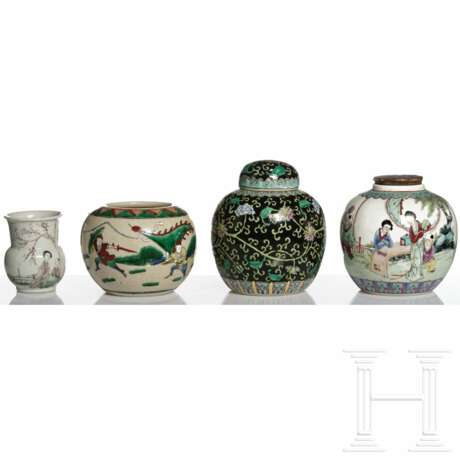 Drei Chinesische Gefäße und eine kleine Vase, 1940-1980 - Foto 1