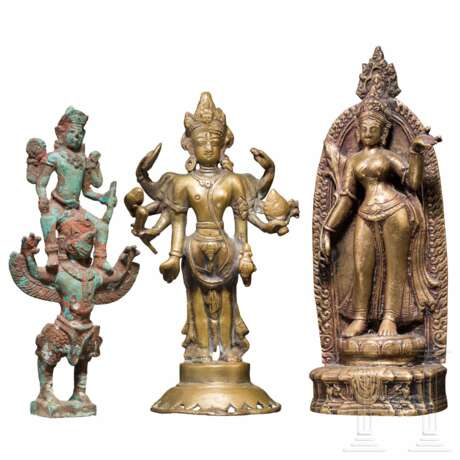Drei Bronzefiguren indischer Gottheiten, Indien, 19./20. Jhdt. - photo 1