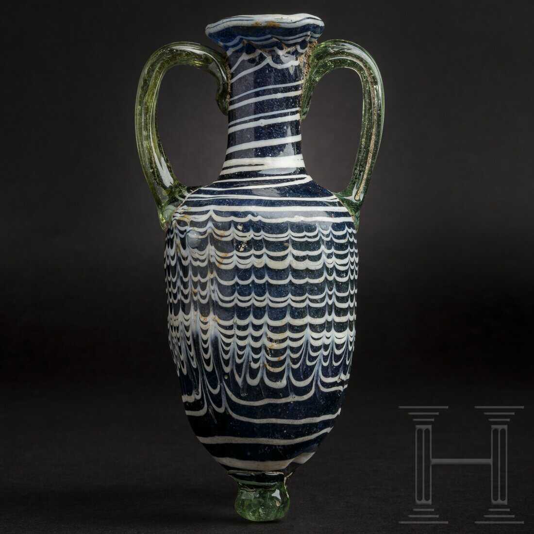 Polychromer Glas-Amphoriskos, hellenistisch, östlicher Mittelmeerraum, 2. - Mitte 1. Jhdt. v. Chr.