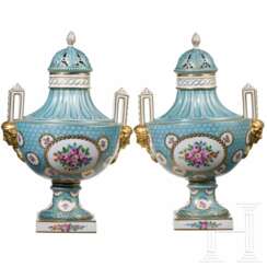 Ein Paar Potpourri-Vasen aus Porzellan, Potschappel, 20. Jhdt.