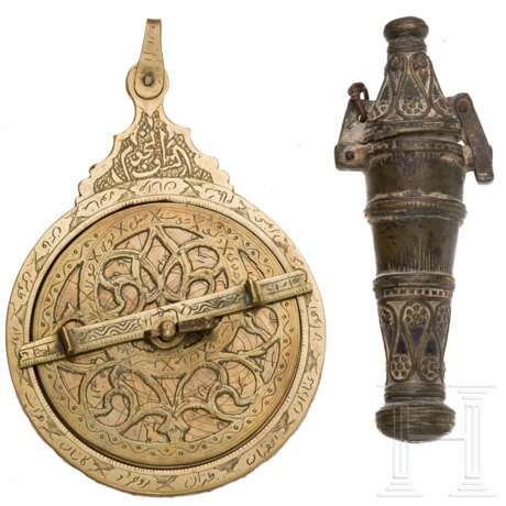 Astrolabium und Kalkgefäß, Persien (Iran)/Indien, 19. Jhdt. - Foto 1