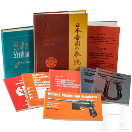 Drei BÃ¼cher und sieben Hefte Ã¼ber Handfeuerwaffen, deutsch, englisch und franzÃ¶sisch - photo 1