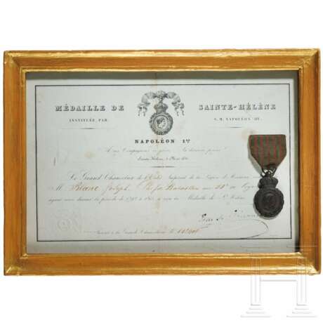 St.-Helena-Medaille mit Verleihungsurkunde und Ledermappe - Foto 1