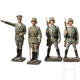 Stehender Lineol Hitler in grÃ¼ner Uniform 5/1G sowie drei stillgestandene Soldaten des Heeres - фото 1