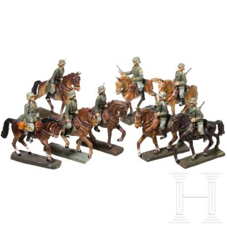 Acht Elastolin und Lineol Soldaten zu Pferd mit Musikmeister - фото 1