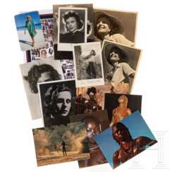 Leni Riefenstahl - verschiedene Fotos, eines mit Signatur, Postkarten, Sterbekarte sowie "In memoriam"-Layout-Foto