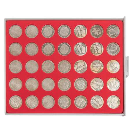 FRG - lockable coin cassette case with 141 x 10 Euro commemorative coins, - фото 2