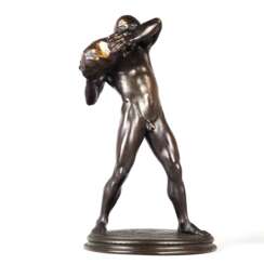 Beeindruckend große Bronze eines männlichen nackten Athleten als Steinwerfer von Paul Moye um 1920