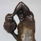 Beeindruckend große Bronze eines männlichen nackten Athleten als Steinwerfer von Paul Moye um 1920 - Foto 6