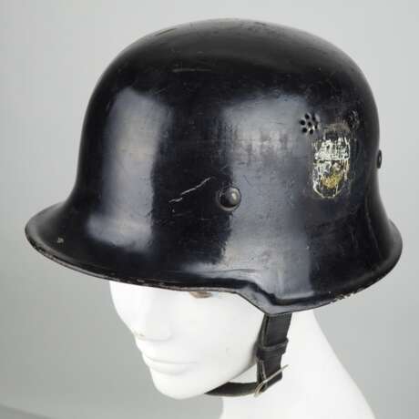 Drittes Reich: Feuerlöschpolizei Stahlhelm mit orig. HK Emblem - photo 2