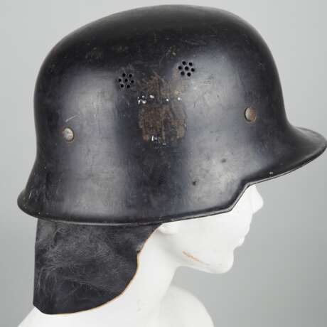 Drittes Reich: Feuerlöschpolizei Stahlhelm mit Nackenschutz - Foto 2