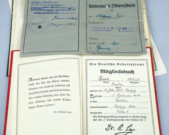 Konvolut Ausweise und Schriften, mit Wehrmacht-Führerschein (Brüssel) - фото 3