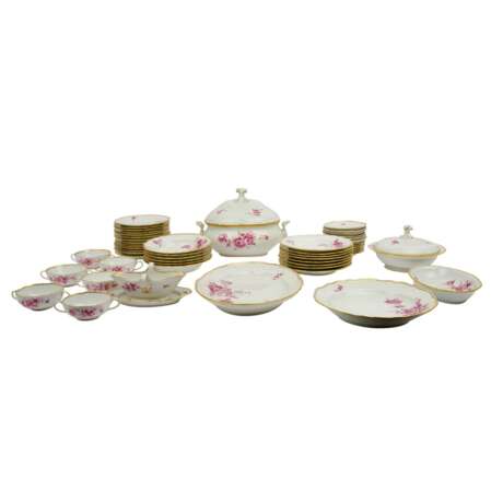 MEISSEN 52-piece dinner service 'Flower painting in purple', 1st choice, 20th c. - фото 1