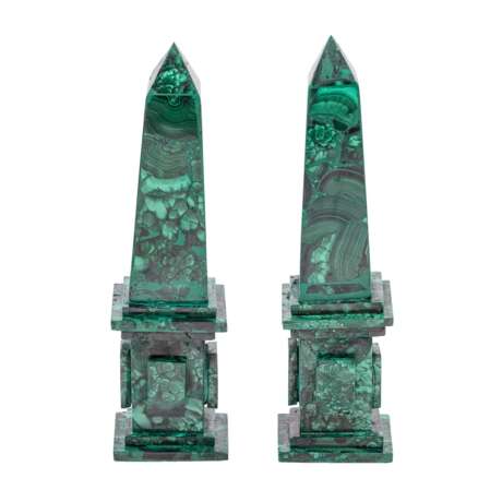 Pair of malachite obelisks - фото 1