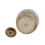 Famille rose lidded jar, - photo 3