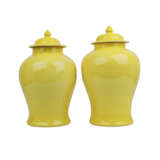 Pair of lemon yellow glazed lidded vessels, CHINA - photo 2