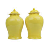 Pair of lemon yellow glazed lidded vessels, CHINA - фото 5