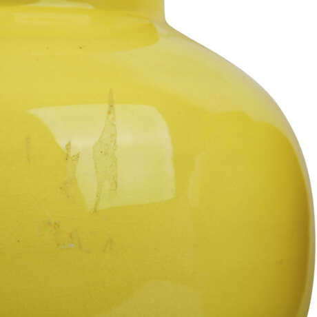 Pair of lemon yellow glazed lidded vessels, CHINA - photo 8