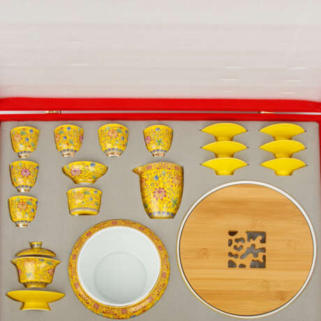 Famille jaune tea set for 6 persons. CHINA, 20th c., - photo 2