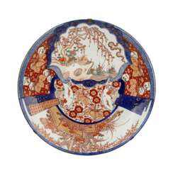 Imposing Imari round plate. JAPAN, Meiji period (1868-1912).
