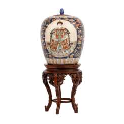 Ensemble: shoulder pot with matching torchère table. CHINA,