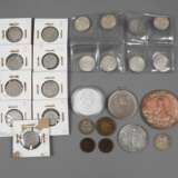 Konvolut Münzen und Medaillen aus aller Welt - photo 1