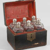 Sechs Barock-Flaschen mit Originalschatulle - фото 1
