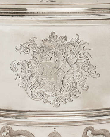 A GEORGE II SILVER CUP AND COVER - Foto 2