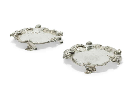 A PAIR OF GEORGE II SILVER WAITERS - фото 2