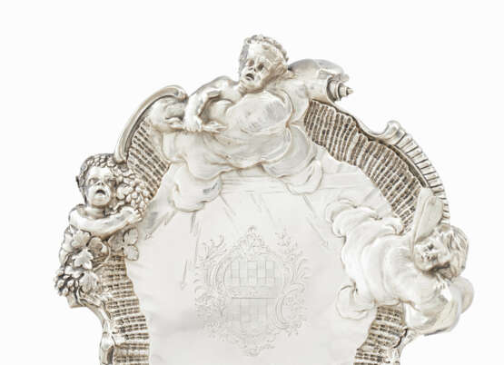 A PAIR OF GEORGE II SILVER WAITERS - фото 3