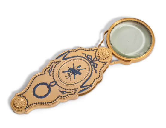 A GEORGE III ENAMELLED GOLD-MOUNTED MAGNIFYING GLASS - photo 3