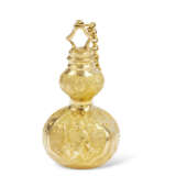 A LOUIS XV GOLD SCENT BOTTLE - фото 1