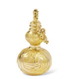 A LOUIS XV GOLD SCENT BOTTLE - фото 3