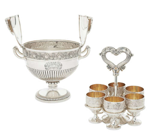 A REGENCY SILVER EGG CODDLER WITH SIX EGG CUPS - фото 2