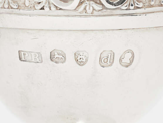 A REGENCY SILVER EGG CODDLER WITH SIX EGG CUPS - Foto 5