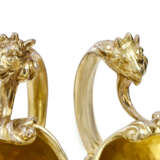 A PAIR OF GEORGE II SILVER-GILT CREAM BOATS - Foto 3