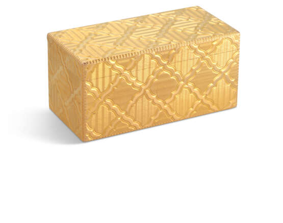 A LOUIS XV GOLD SNUFF-BOX - фото 1