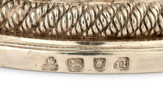 A GEORGE III SILVER CUP AND COVER - photo 6