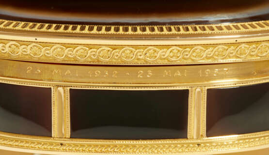 A LOUIS XVI GOLD AND HARDSTONE SNUFF BOX - Foto 2